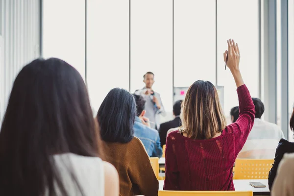 Business Woman Raising Hand Asking Speaker Question Answer Concept Meeting — Stock fotografie