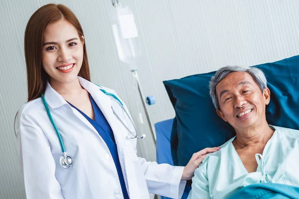 Asian Doctor Woman Nurse Encourage Disabled Old Man Patient Sitting — Stock Photo, Image