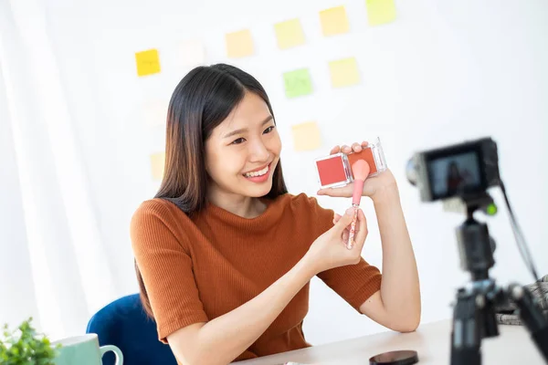 아시아 블로거 성기만드는 가르치는 블로거 — 스톡 사진