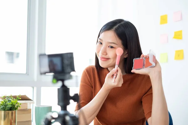 아시아 블로거 성기만드는 가르치는 블로거 — 스톡 사진