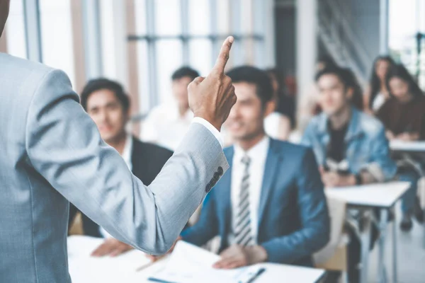 Palestrante Conversando Seminário Com Muitas Audiências Para Reunião Negócios Para — Fotografia de Stock