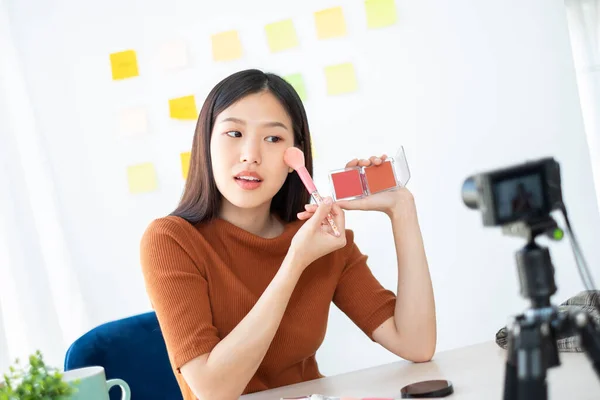 아시아 블로거 성기만드는 가르치는 블로거 — 스톡 사진