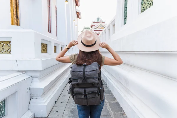 Mujer Asiática Viaje Bangkok Tailandia Hermoso Templo Durante Temporada Verano — Foto de Stock