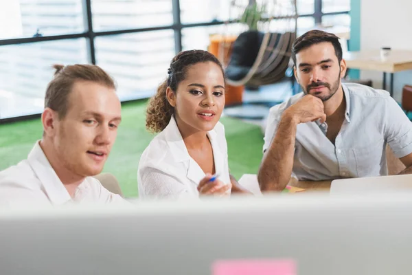 Grupo Trabajo Creativo Diseñador Equipo Reunión Discutir Para Planificación Proyectos —  Fotos de Stock