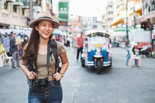 Asijské Ženy Turistické Batohem Cestování Khao San Road Bangkok Thajsko — Stock fotografie