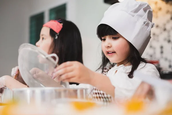 Groep Diversiteit Kinderen Meisje Het Maken Van Taart Bakkerij Keuken — Stockfoto