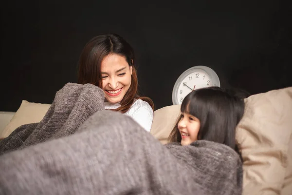 Happy Asian Family Mother Daughter Bed Bedroom Say Good Night — Stock Photo, Image