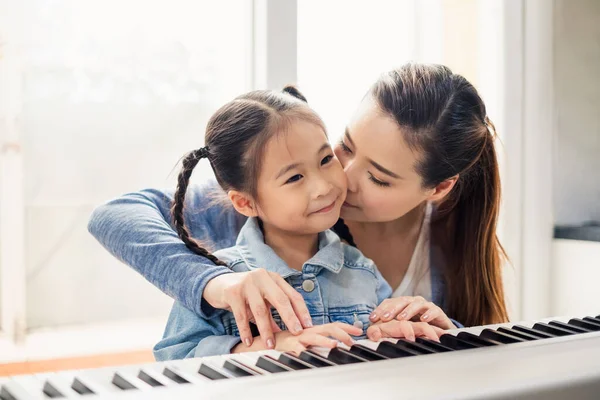 Aziatisch Jong Pianist Leraar Onderwijs Meisje Kind Student Naar Spelen — Stockfoto