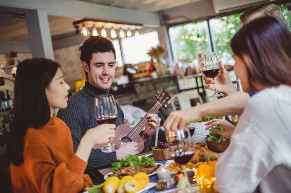 Group Young People Celebrating Christmas Party Dinner Happy Funny — Stock Photo, Image