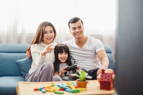 Happy Asian Familie Levensstijl Genieten Van Het Spelen Van Spel — Stockfoto