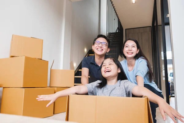 Asian Family Moving New Home Apartment Many Packing Boxes — Stock Photo, Image