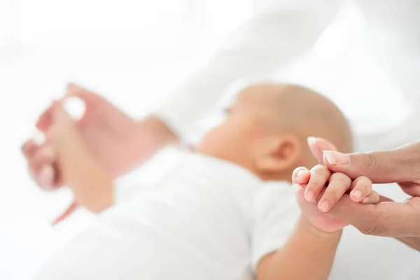 Young Asian Mother Holding Her Newborn Baby Love White Bed — Stock Photo, Image