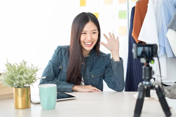 Asiatische Schönheit Vlogger Blogger Live Übertragung Für Online Shopping Den — Stockfoto