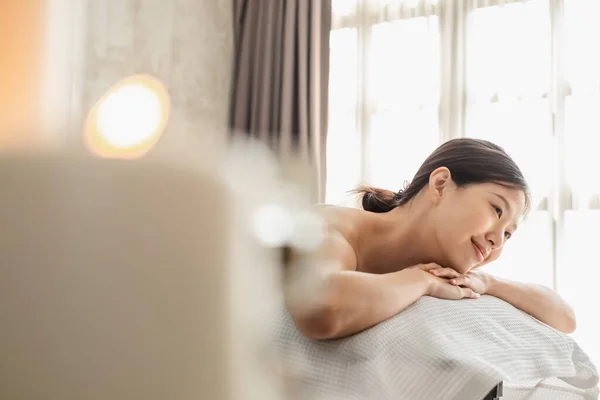 Jong Aziatisch Schoonheid Vrouw Genieten Massage Spa — Stockfoto