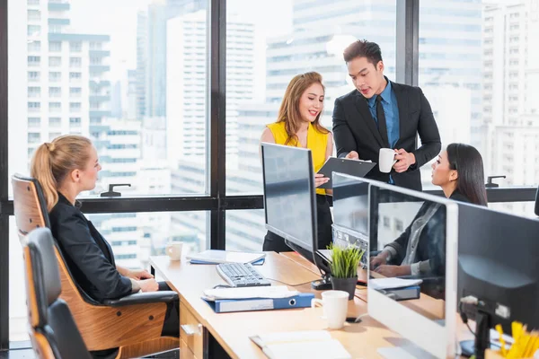 Group Asian Business People Working Meeting Discussing Office — Stock Photo, Image
