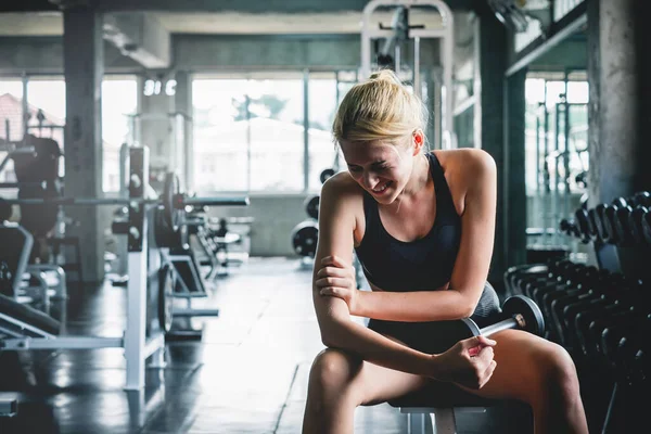 Woman Have Accident Injury Hurt Arms While Workout Weight Training — Stock Photo, Image