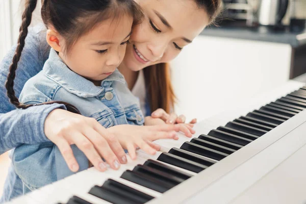 Asian Young Pianist Teacher Teaching Girl Kid Student Play Piano — Stock Photo, Image