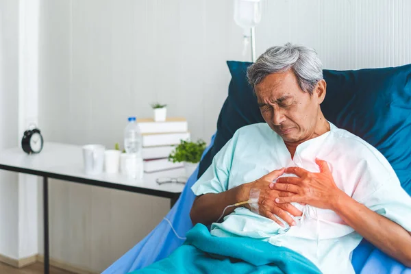 Old Patient Man Holding Heart Heart Attack Concept — Stock Photo, Image