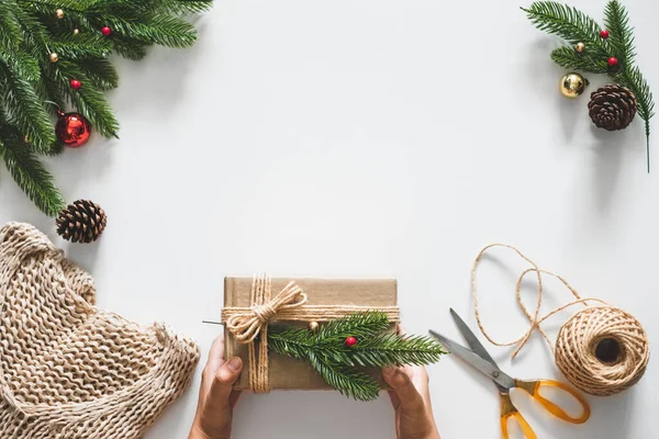 Hand Maken Geschenk Cadeauverpakking Voor Kerst Concept Met Decoraties Witte — Stockfoto
