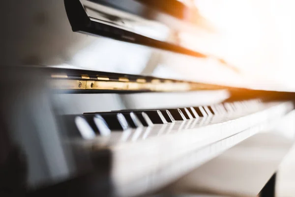 Clásico Piano Con Manos Músico Tocando —  Fotos de Stock