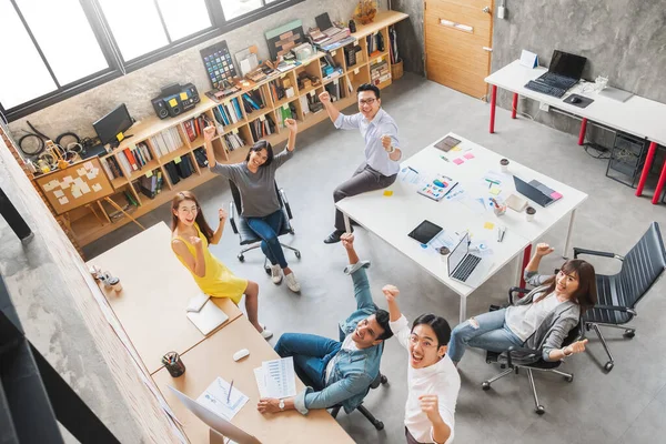 Grupo Empresários Asiáticos Designer Criativo Reunião Escritório Trabalho Equipe Conceito — Fotografia de Stock