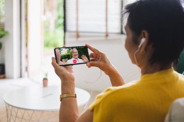 Asya 'nın eski bir üst düzey video görüşmesi aile ile sanal görüşme