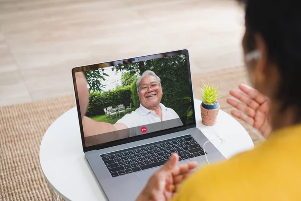 Asijské Starý Senior Video Call Virtuální Setkání Rodinou — Stock fotografie