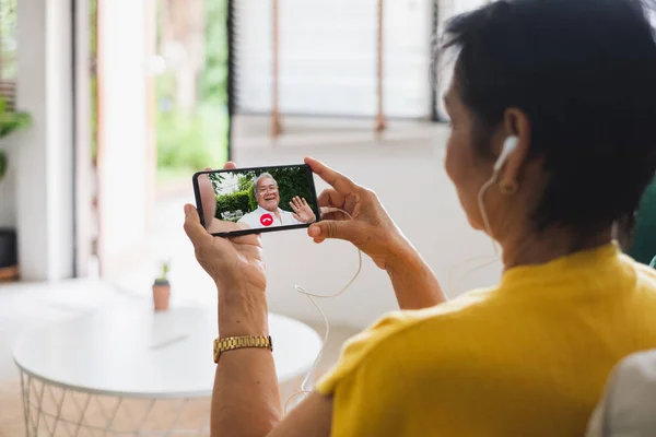 Asijské Starý Senior Video Call Virtuální Setkání Rodinou — Stock fotografie