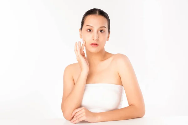 Jonge Aziatische Schoonheid Vrouw Aanraken Van Schoonheid Gezichtshuid Natuurlijke Gezichtsverzorging — Stockfoto