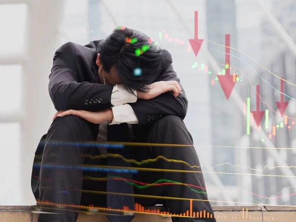 アジアのビジネスマンは株式市場の暴落に失敗 倒産失望 ストレス 不況の概念 — ストック写真