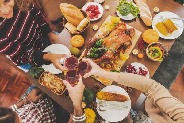 Top View Tafel Gelukkig Thanksgiving Diner Feest Met Familie Eten — Stockfoto