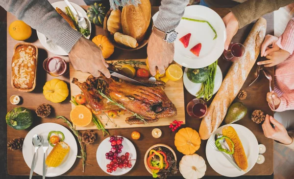 Top View Bord Glad Thanksgiving Middag Med Familj Och Mat — Stockfoto