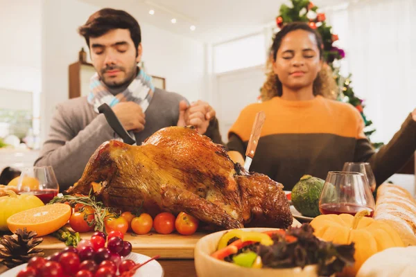 Glad Thanksgiving Middag Hemma Och Välsigna Innan Middagen — Stockfoto