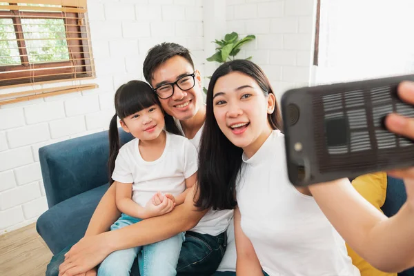 Happy Asian Family Enjoy Taking Photo Selfie Home Sofa Happy — Stock Photo, Image