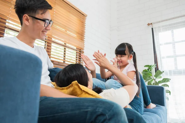 Asian Girl Daughter Playing Her Parent Sofa Home Happy Family — Stock Photo, Image