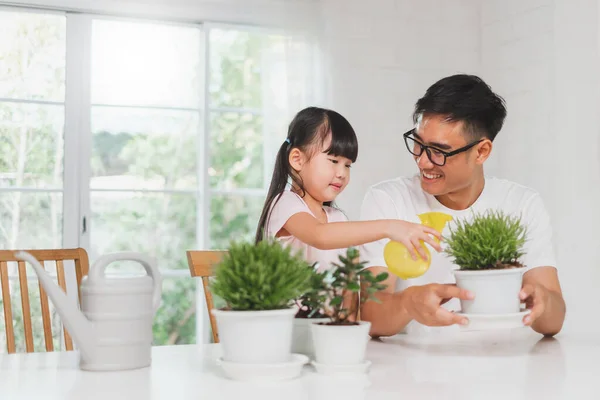 Asian Cute Girl Help Father Plant Flowers Watering Home Asian — Stock Photo, Image