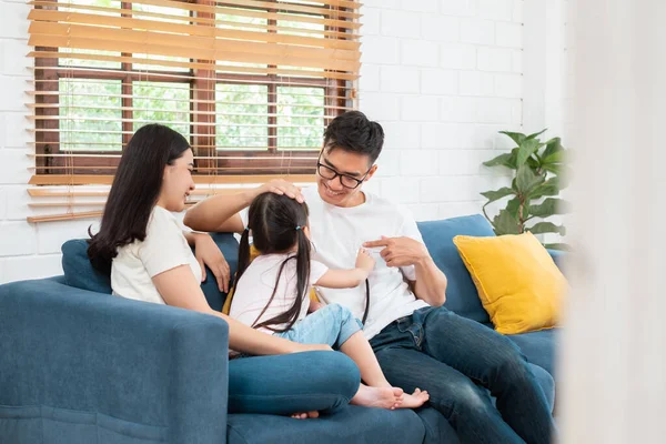 Asian Family Playing Daughter Cute Girl Using Stethoscope Her Father — Stock Photo, Image