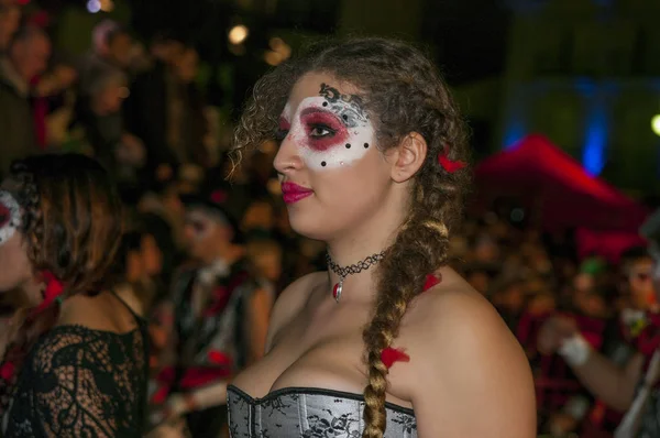 Karneval Města Sitges Žena Převlečená Průvodu — Stock fotografie