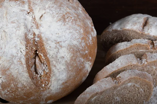 Rustik ev yapımı ekmek, kepekli un yazıldığını