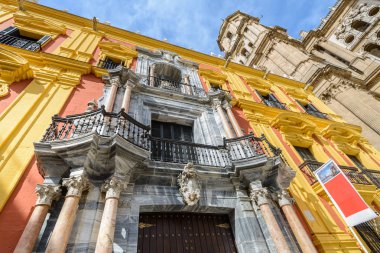 Plaza del Obispo de Malaga bir binada büyük kapı
