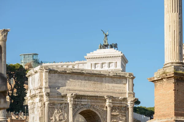 Ruïnes Van Gebouwen Standbeeld Foro Romano Rome Italië — Stockfoto