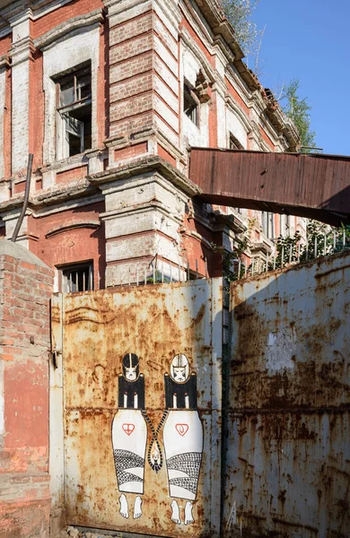 Sorteo Una Vieja Puerta Oxidada Kharkiv Ucrania —  Fotos de Stock