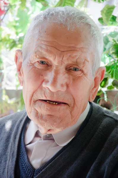 Retrato Avô Homem Idoso Sorrindo Olhando Para Câmera — Fotografia de Stock