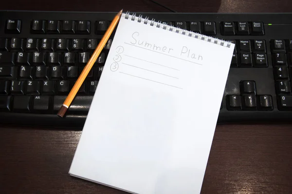 Summer Plan Notepad Notes Summer Computer Keyboard — Stock Photo, Image