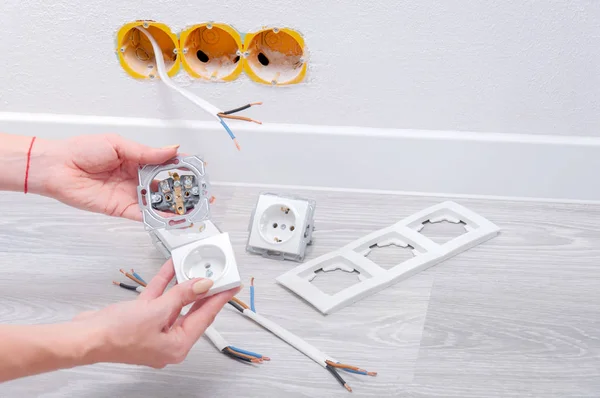 Girl Plugs Cable Outlet Repair House Replacing Old Outlet Girl — Stock Photo, Image