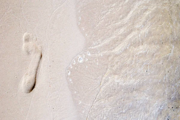 Footprint Sand Pure Water Little Waves — Stock Photo, Image