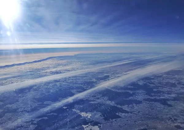 Ciel Bleu Avec Nuages Blancs Soleil Horizon Vue Avion Voler — Photo