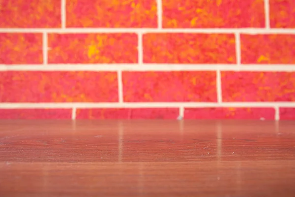 Фон Коричневой Зеркальной Деревянной Поверхностью Стеной Окрашенной Разноцветной Фактурой Брик — стоковое фото