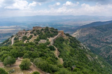Hula Valley manzara ve Nemrut kalenin Kuzey İsrail, şimdi milli park 13. yüzyılda Müslüman kalede görünümü