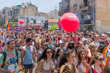Tel-Aviv, İsrail-08 Haziran 2018: Çeşitli insanlar Mart ve Lgbt topluluk, Tel-Aviv, İsrail'in yıllık gurur geçit katılmak
